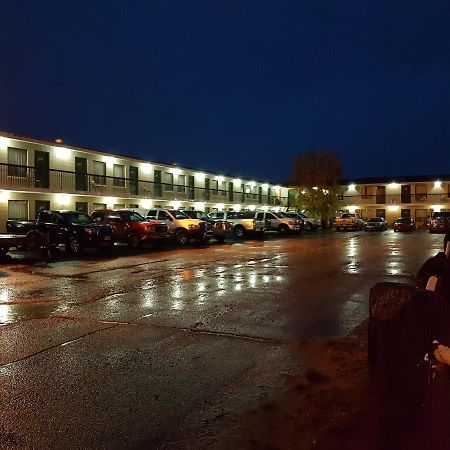 Alaskan Motel Fox Creek Exterior photo