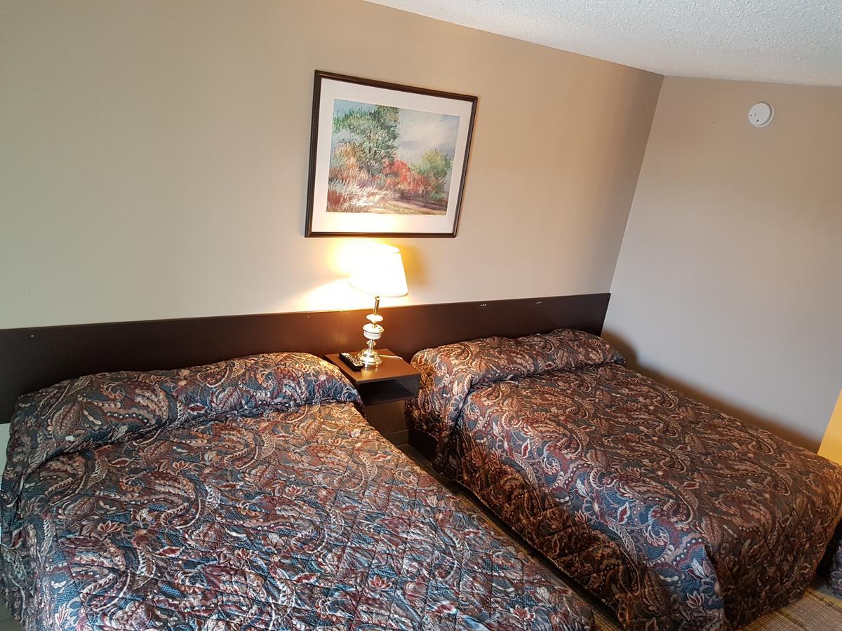 Alaskan Motel Fox Creek Room photo